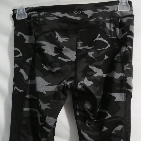ENERGY PERFORMANCE LEGGING medium camo / camouflage leggings, BNWOT - Picture 8 of 13